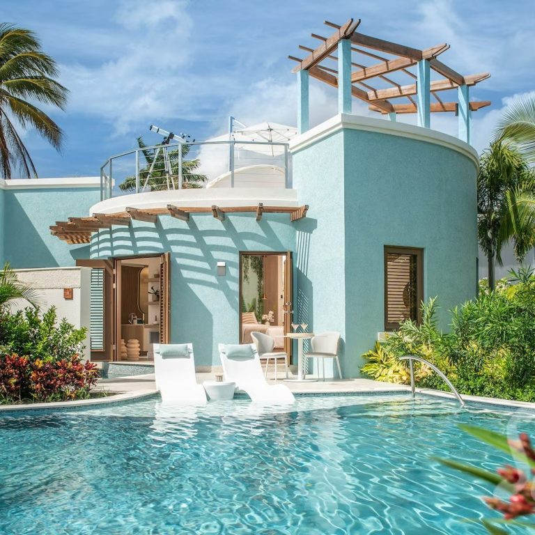 Romantic Bungalow for Honeymoon Luxury Bungalow with swinout pool with star gazing tower. Perfect for a couple.